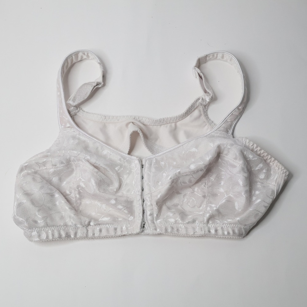 Just My Size by Hanes White‎ Floral Front Close Wirefree Bra 44B Satin Floral